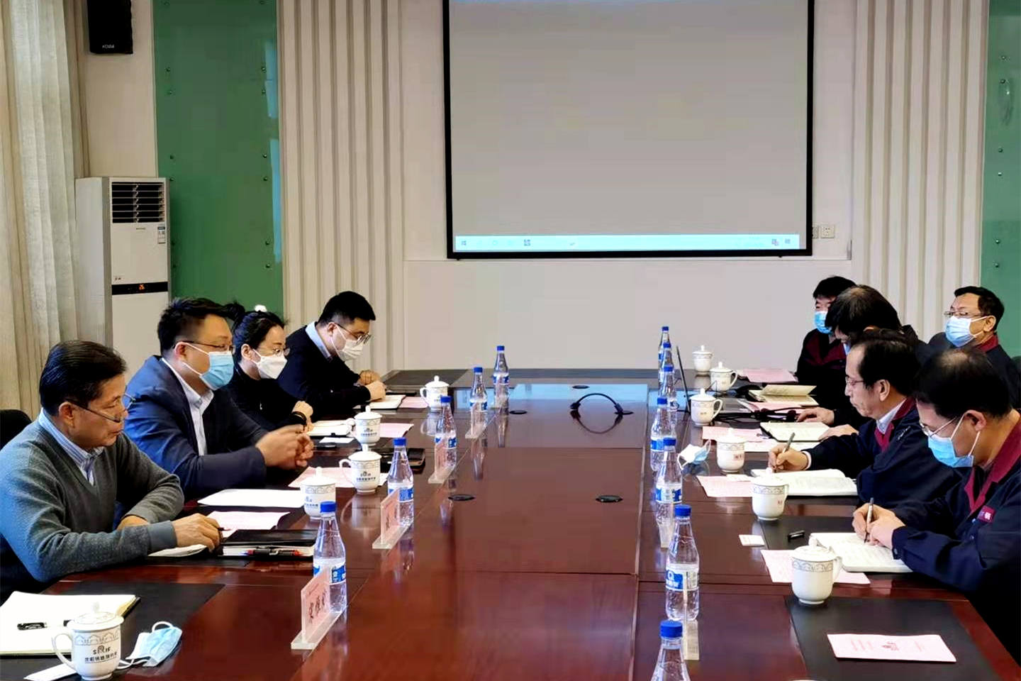 航空集團(tuán)與沈陽(yáng)鑄造研究所有限公司開展合作會(huì)談